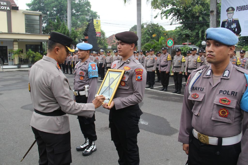 Kapolres Kediri Kota Pimpin Upacara Pemecatan Anggota yang Terlibat Kasus Narkoba