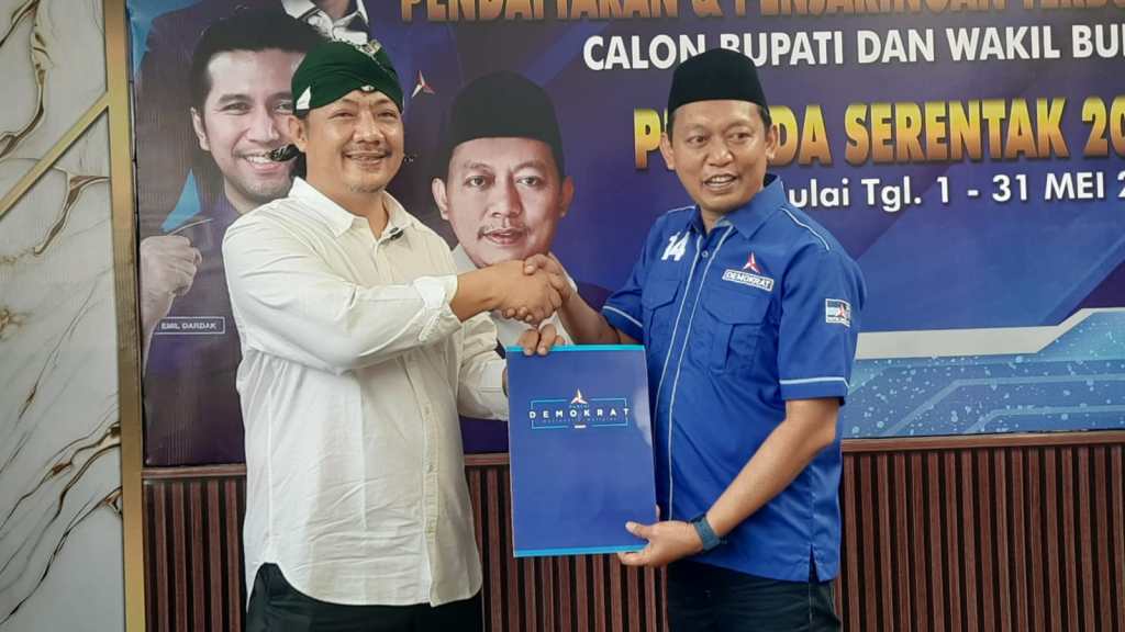 Berburu Rekomendasi Partai, Deny Widyanarko Serahkan Formulir Pendaftaran Bacabup Kediri ke Demokrat