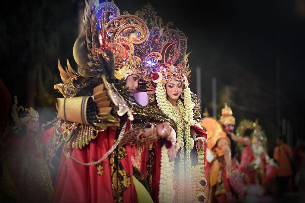 Meriahkan Parade Budaya Vaganza Surabaya 2024, PT Gudang Garam Usung Tema Semangat Penyatuan&nbsp;Nusantara