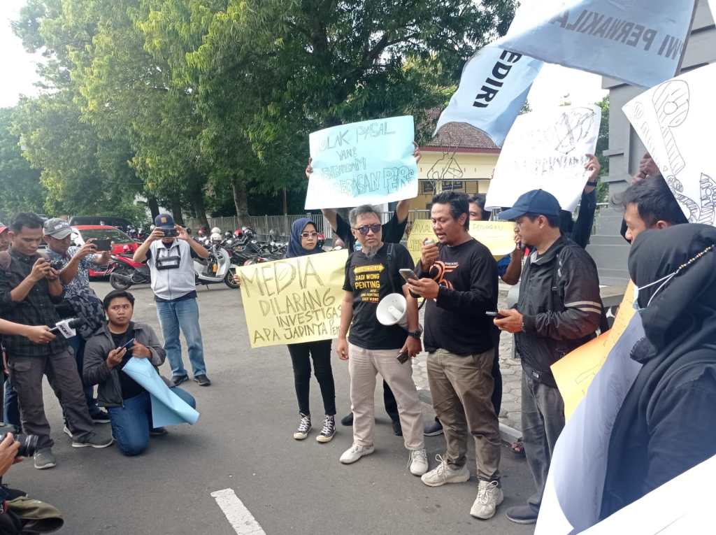Puluhan Jurnalis Kediri Gelar Aksi Penolakan Pasal ‘Bermasalah’ di RUU&nbsp;Penyiaran
