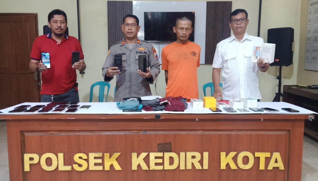 Polisi Ringkus Terduga Copet yang Beraksi Saat Konser Musik di Kediri, 7 HP Jadi Bukti