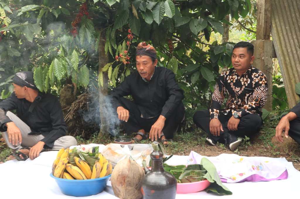 Melihat Ritual Wiwit Kopi, Tradisi Awal Panen di Wonosalam&nbsp;Jombang