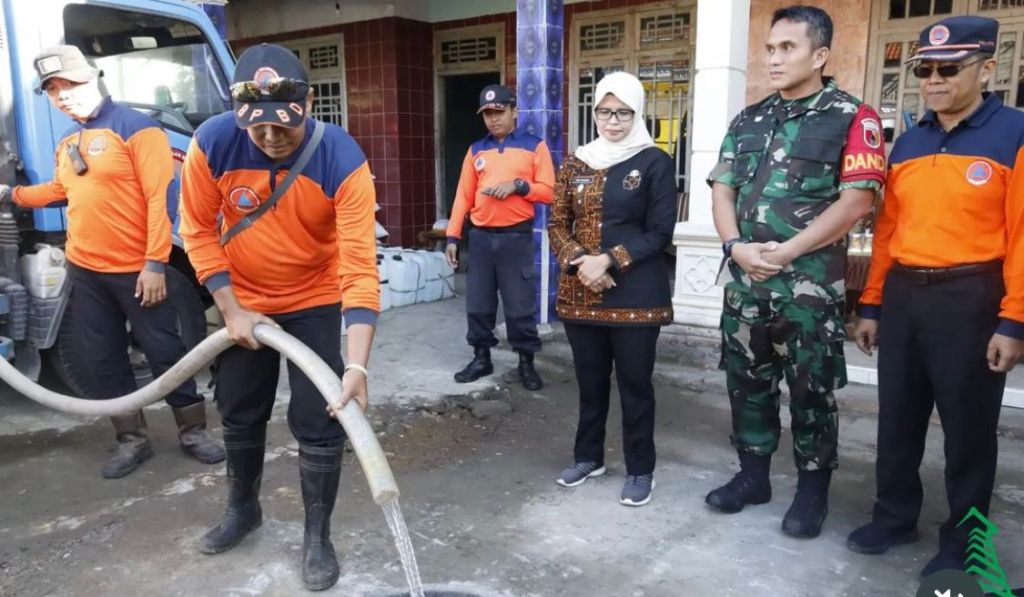 Masuk Wilayah Terancam Kekeringan, BPBD Kabupaten Blitar Mulai Droping Air Bersih ke Warga&nbsp;Terdampak