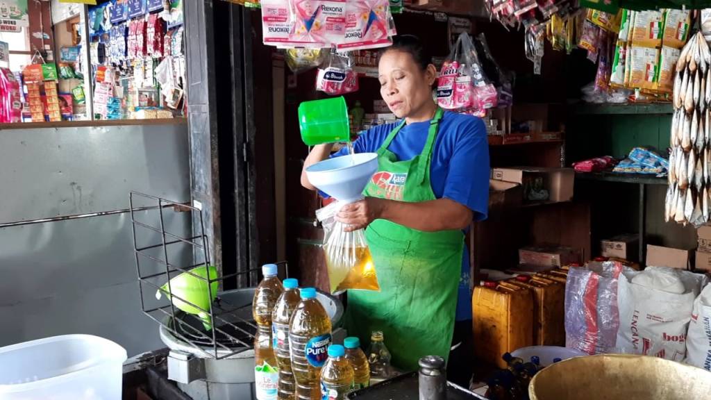 Minyakita di Pasar Pahing Kediri Langka, Pembeli Beralih ke&nbsp;Curah