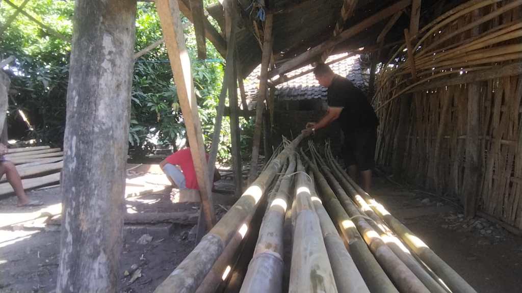 HUT ke-79 RI Jadi Berkah Bagi Penjual Bambu di Kediri, Permintaan Tiang Umbul-umbul Tembus 500 Batang per&nbsp;Hari
