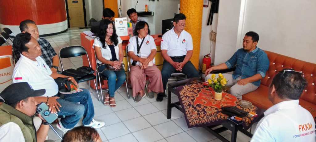 Belasan Massa Kembali Datangi Kantor KPU Kabupaten Kediri, Ingatkan untuk Netral di Pilkada&nbsp;2024